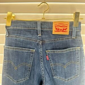 Levi's Women's Medium Blue High-Rise Straight Jeans